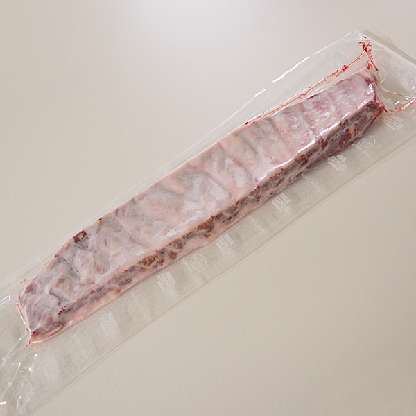 イベリコ豚(LEGADO) 骨付きバックリブ 約500g スペイン産 【冷凍便】の通販・お取り寄せ「築地魚群」